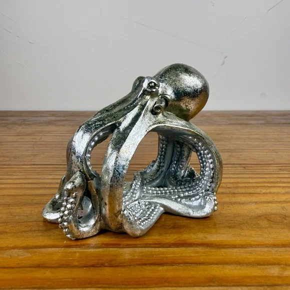 Set of 4 Silver Octopus Napkin Rings | Coastal Resin Sculpted Design | Nautical - Picture 14 of 15
